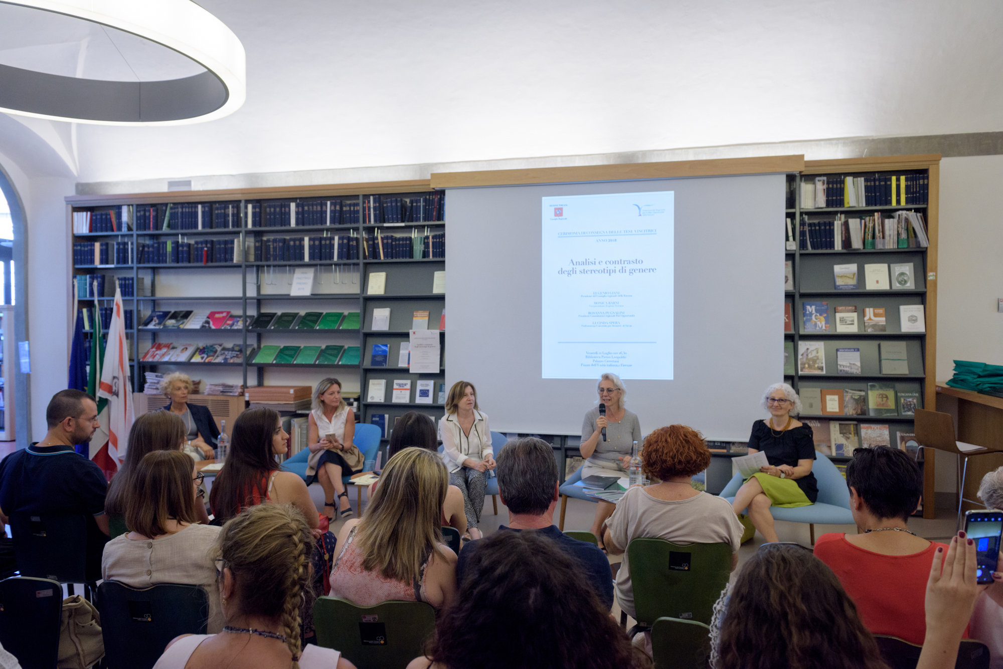 Da destra Lucinda Spera, Monica Barni, Rosanna Pugnalini, Lara Baldacci e Caterina Coralli