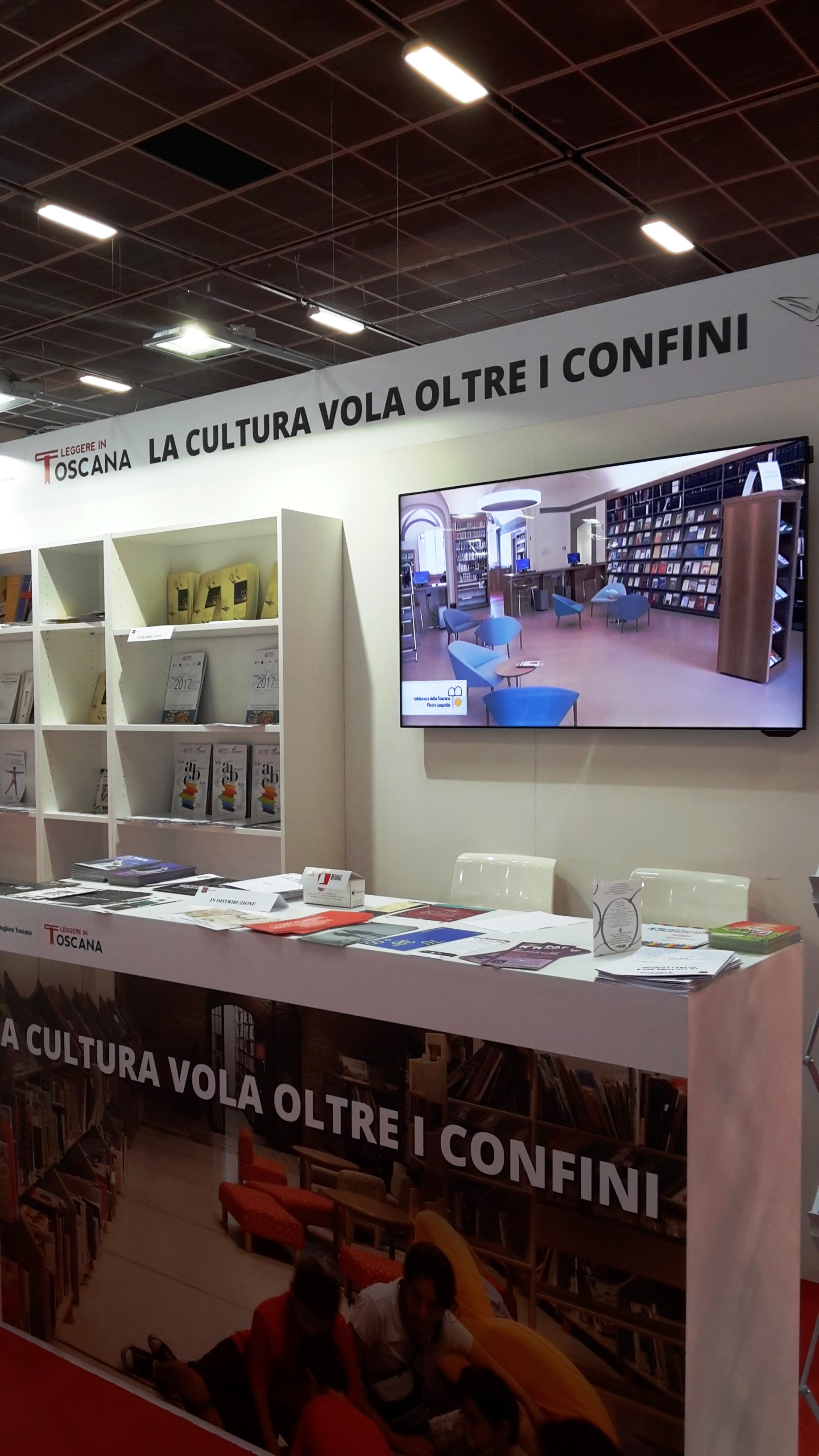 Il video della biblioteca sul maxi schermo