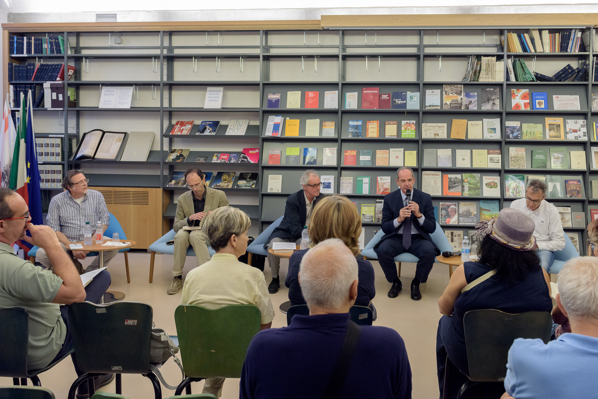 Da sinistra il curatore Giuseppe Parigino con i relatori Jean Claude Maire Vigueur, Augusto Ciuffetti, Lorenzo Tanzini,Paolo Schiatti