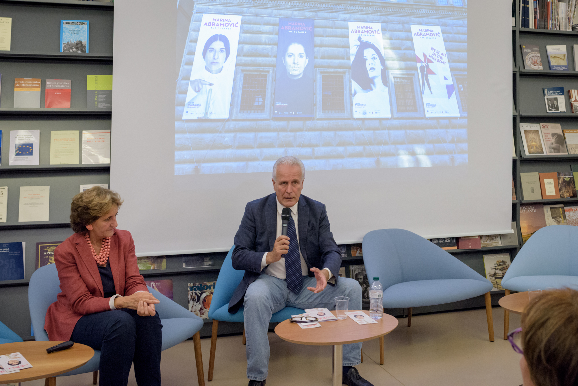 Il Presidente del Consiglio Eugenio Giani e Ludovica Sebregondi alla Biblioteca della Toscana Pietro Leopoldo discutono di Marina Abramovic