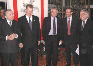 foto con Nencini con Giulio Andreotti, Guntis Ulmanis, Felipe Gonzales e Luis Marinh