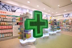 Immagine - Farmacie: sei mesi in più per aprire in centri commerciali, stazioni e aeroporti
