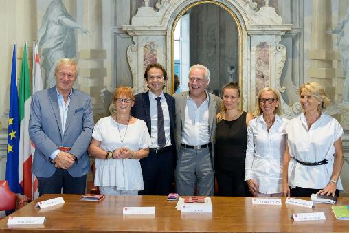 Immagine - Foto di gruppo alla presentazione della stagione teatrale a Castelfiorentino