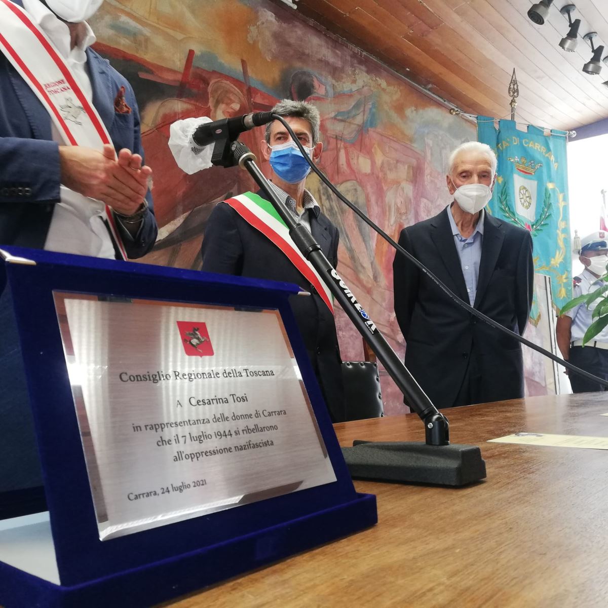 Targa del Consiglio regionale d'Argento a Cesira Tosi Targa del Consiglio regionale d'Argento a Cesira Tosi