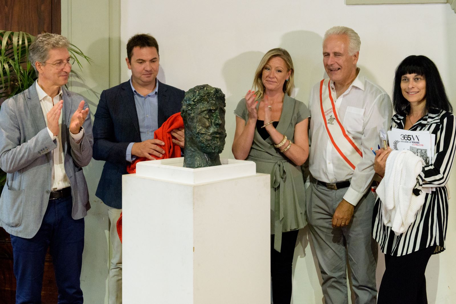 Donazione busto Porsenna: da sinistra, Stefano Casciu, Flavio Foderini, Chiara Lanari, Eugenio GIani e Maria Angela Turchetti