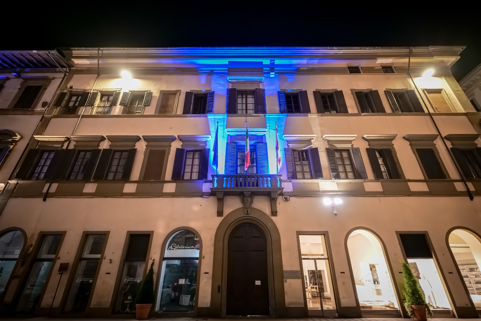 Il Palazzo del Pegaso illuminato di blu per la Festa dell'Europa
