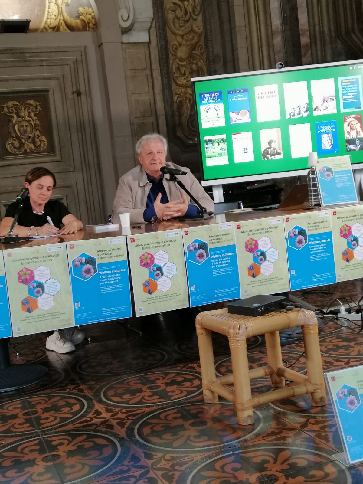 Da sinistra Chiara Faggiolani, autrice e docente di Biblioteconomia, Università La sapienza, Roma e Andrea Mati, autore, imprenditore e docente di orticoltura terapeutica
