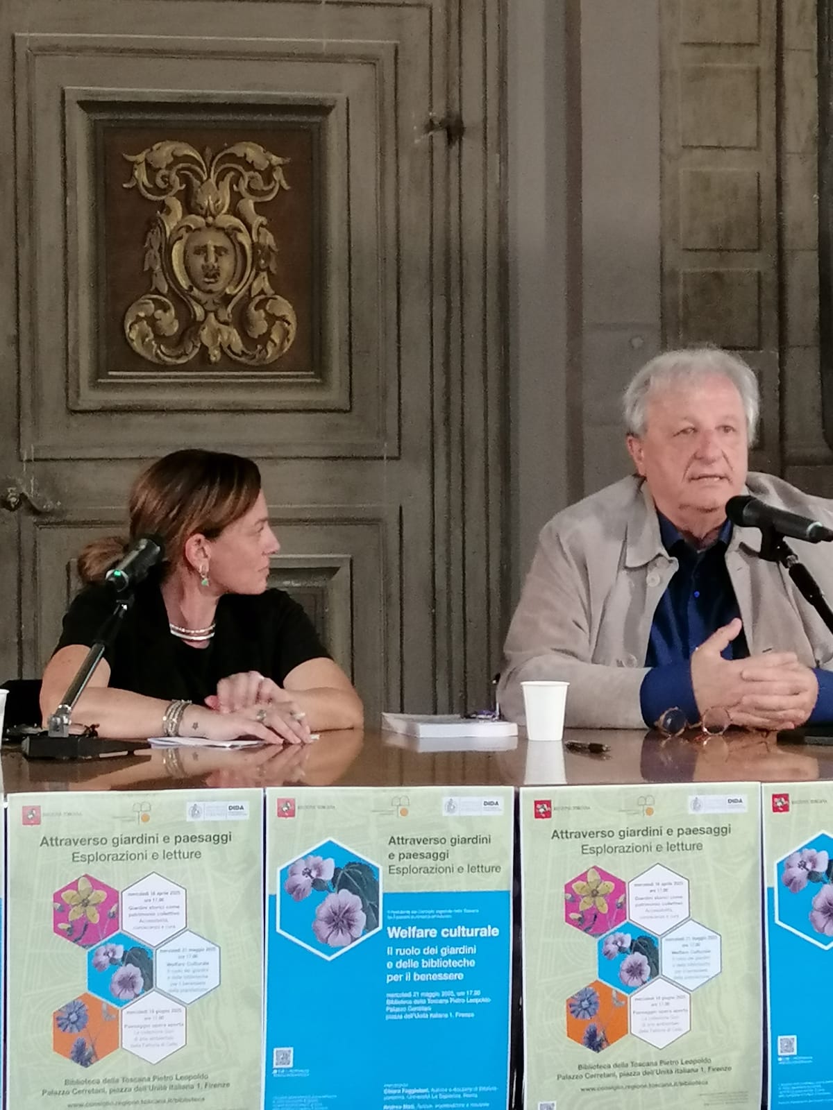 Da sinistra Chiara Faggiolani, autrice e docente di Biblioteconomia, Università La sapienza, Roma e Andrea Mati, autore, imprenditore e docente di orticoltura terapeutica