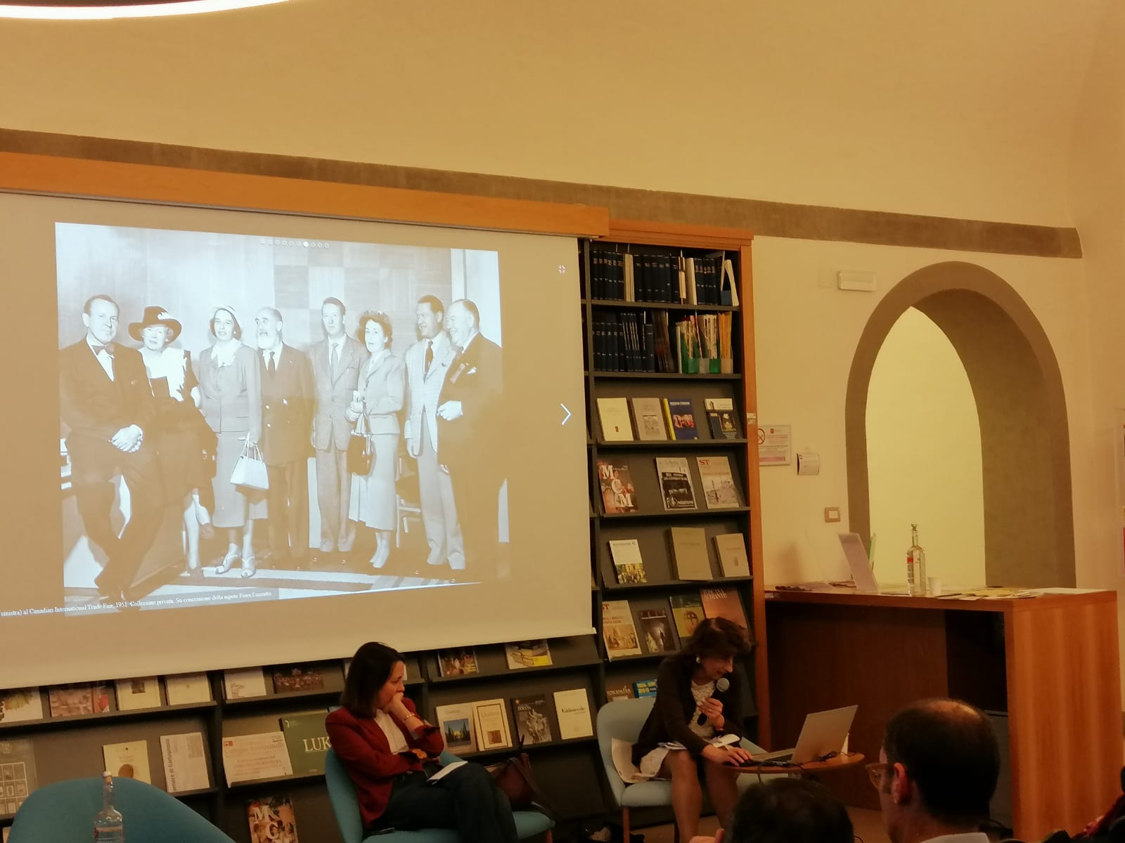 Da sinistra a destra Agnese Pini, direttrice di QN La Nazione, e Patrizia Guarnieri, storica, Università di Firenze e CNR- IGSG
