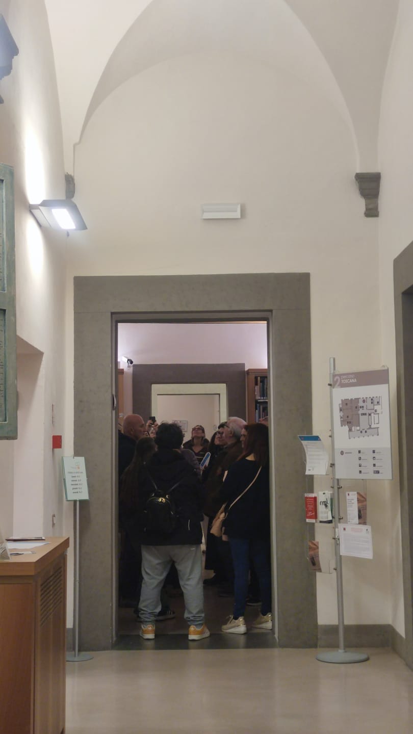 Ammirando gli affreschi