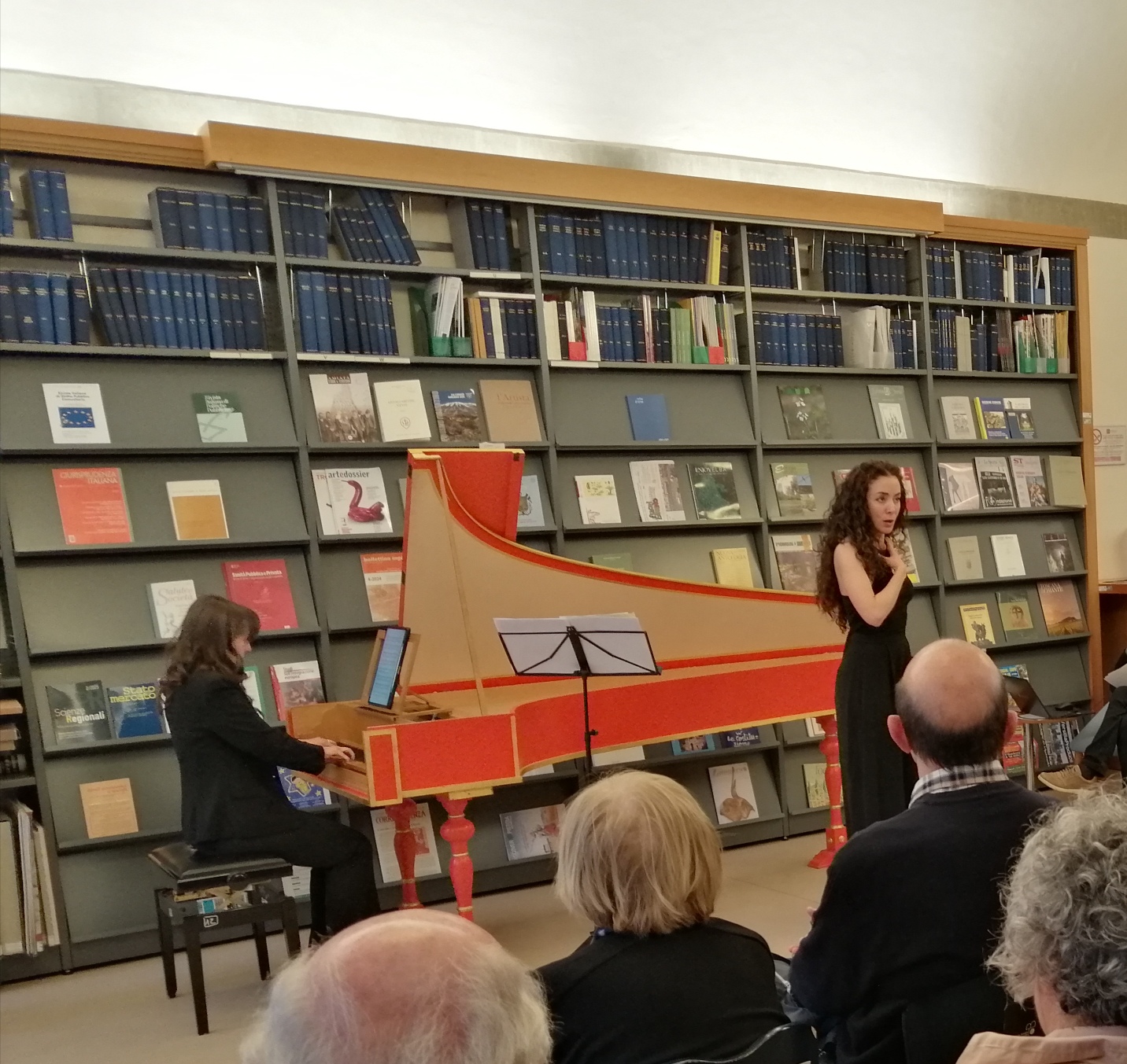 Flavia Fagorzi, clavicembalo e Antonia Fino, contralto nella sala dell