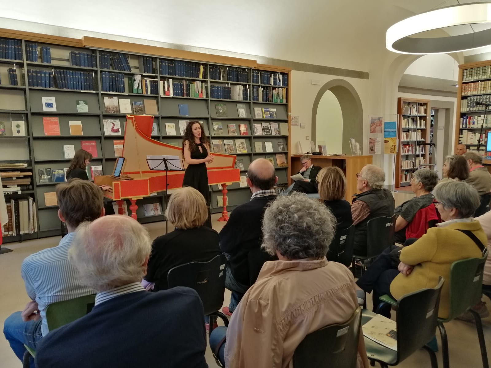 Prof. Maurizio Biondi, Flavia Fagorzi, clavicembalo e Antonia Fino, contralto nella sala dell