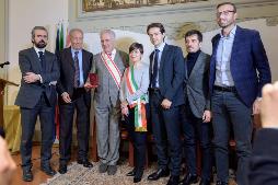 Immagine - Gonfalone: Giani, grazie al 'dirigente e mecenate' Renzo Maltinti