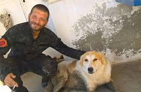 Immagine - Gonfalone alla memoria di Lorenzo Orsetti