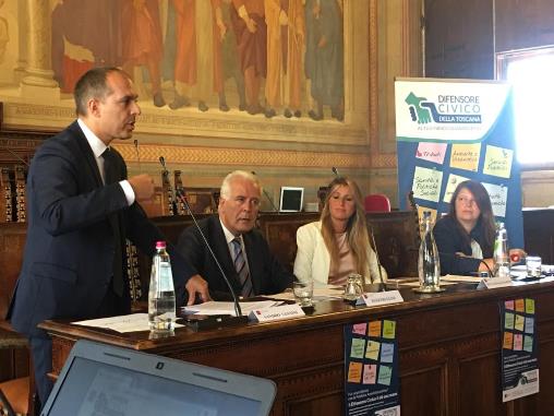 Immagine - Un momento dell'inaugurazione dello sportello di difesa civica ad Arezzo