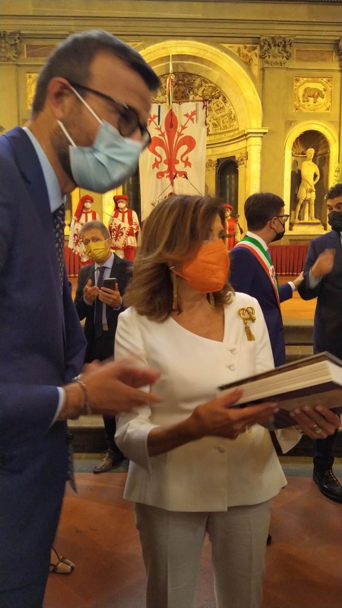 Il presidente del Consiglio regionale Antonio Mazzeo dona alla presidente del Senato Maria Elisabetta Alberti Casellati 'La divina Commedia illustrata da Sandro Botticelli'