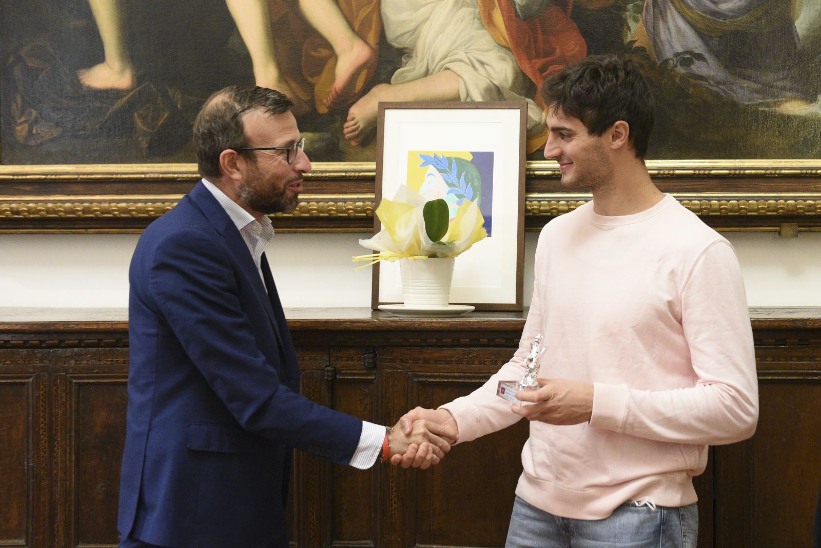 Il presidente del Consiglio regionale della Toscana Antonio Mazzeo e il campione olimpico medaglia d'argento Lorenzo Zazzeri 